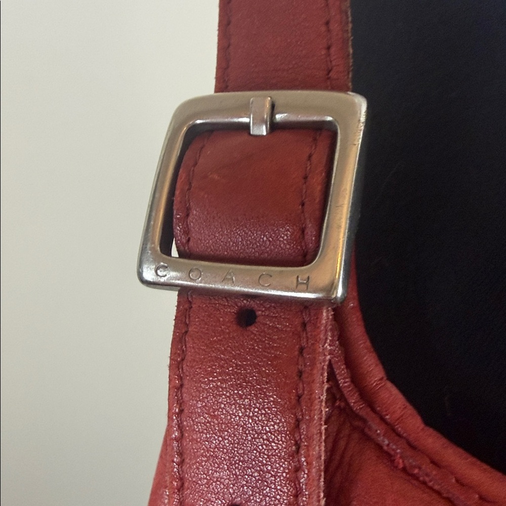Vintage Coach Red Leather Flap Bag 9135 - Picture 3 of 9